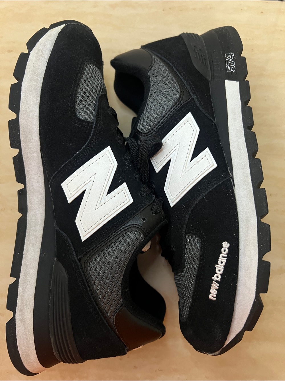New Balance Men's Black and White 574 Retro Runner